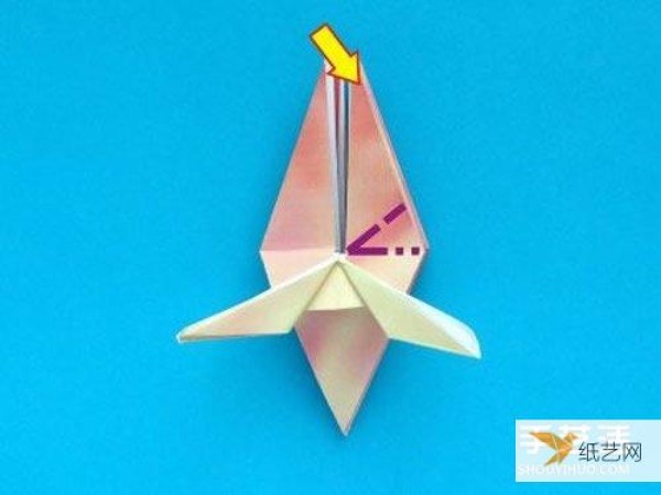 Illustrated tutorial on the folding steps of the seemingly complicated origami crab