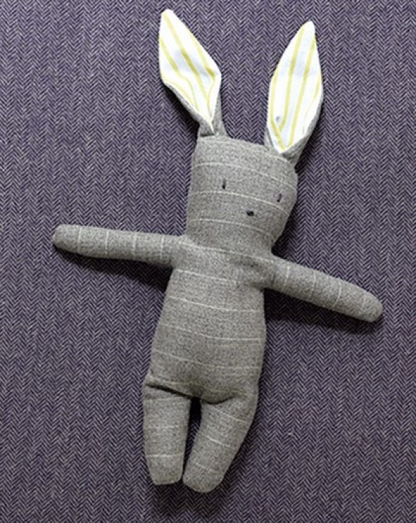 Illustrated tutorial for hand-making cute little bunny puppets with patchwork