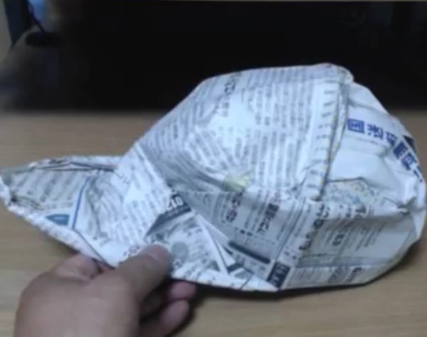 How to turn old newspapers into treasures and make origami caps