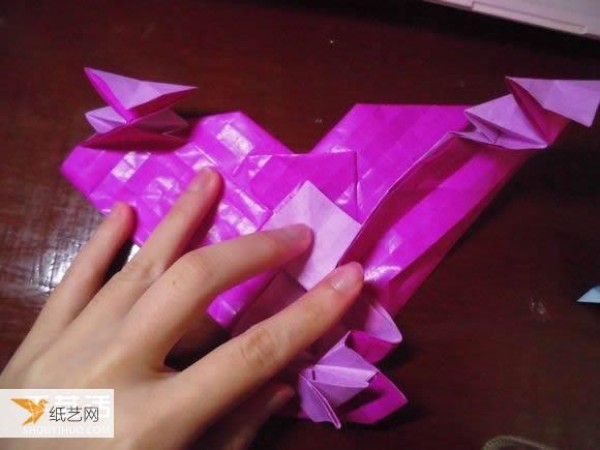 Very creative step-by-step illustration of Dielianhua heart origami