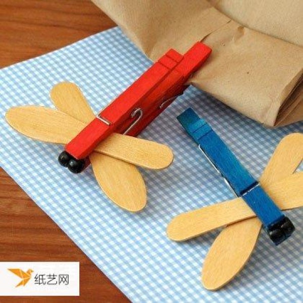 Tutorial on how to make simple dragonflies by hand for kindergarten children