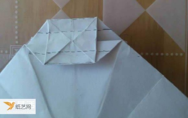 Step-by-step illustration of how to use origami to fold a cute grand piano