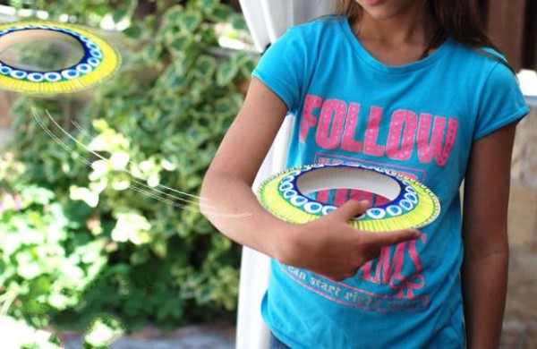 Tutorial on using disposable plates to make beautiful flying saucers