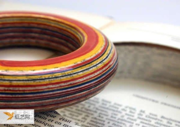 Jewelry with a taste of time made from old books and newspapers