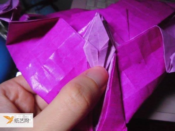 Very creative step-by-step illustration of Dielianhua heart origami