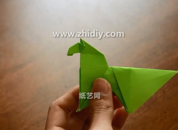 Origami video tutorial for a simple origami horse