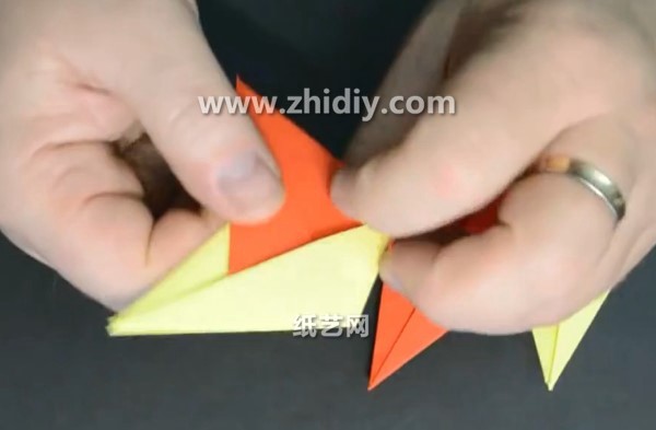 Origami video tutorial for simple origami darts