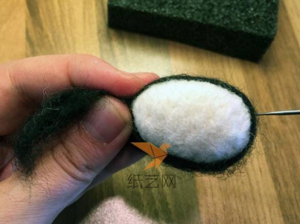 Tutorial on how to make a cute little wool felt penguin key chain