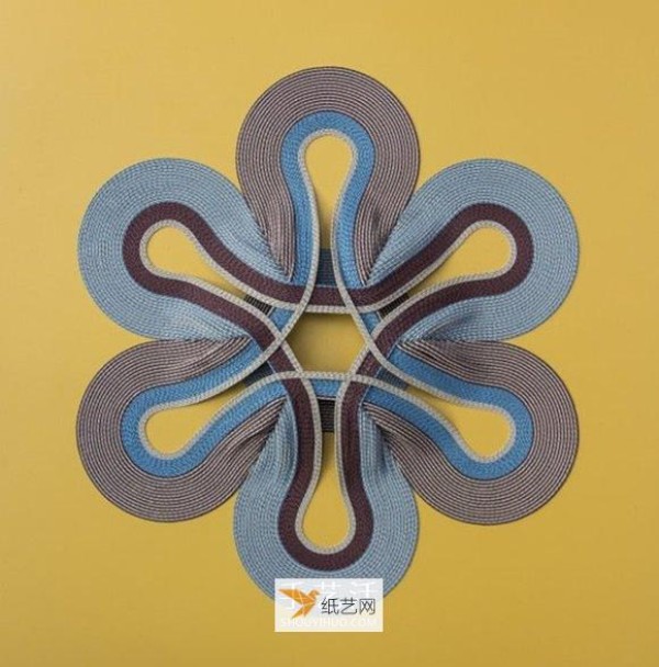 Meditate together while looking at the interlaced geometric paper works