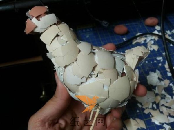 Tutorial on how to use egg shell waste to make cute chick decorations