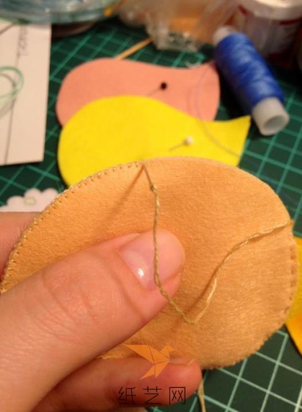 Tutorial on making cute little fresh fabric bird hangings