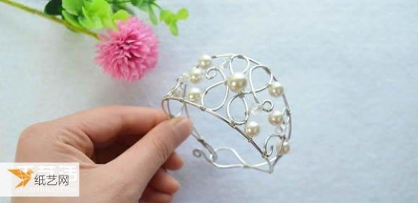 Illustration of how to make a beautiful and personalized silver bracelet by yourself