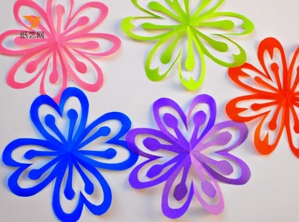 Childrens Day simple handmade illustrated tutorial for childrens paper-cut snowflakes