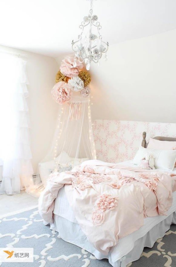 When you have a daughter, you need to create a beautiful ice cream-colored room for her.