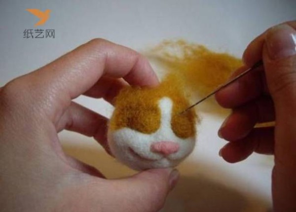 Tutorial on wool felt and you may accidentally mistake it for real wool felt. Tutorial on making a sleeping cat in wool felt.