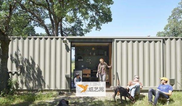 Transforming American shipping containers into a dedicated base for hunting enthusiasts