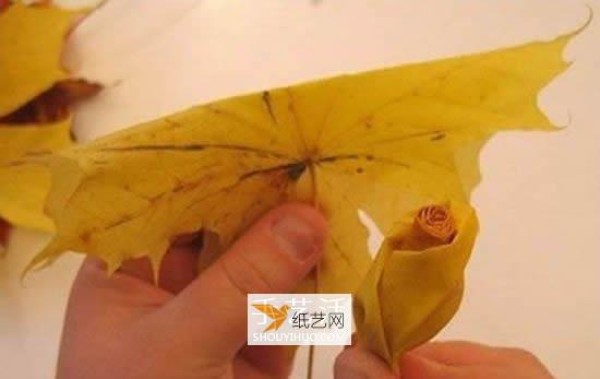 How to make rose buds by hand using maple leaves