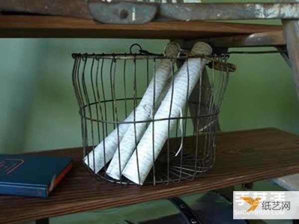 Renovate old ladders to hand-make personalized shelf bracket storage racks