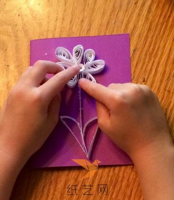 Tutorial on making beautiful flower quilled paper greeting cards