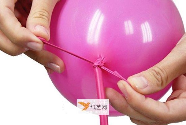 Step by step tutorial on how to make cute pink pig balloons