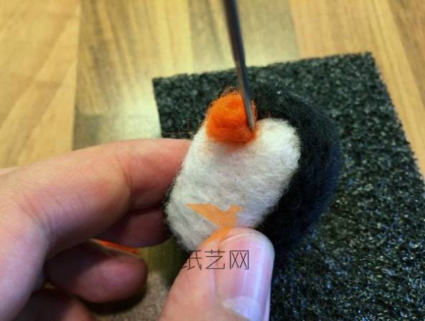 Tutorial on how to make a cute little wool felt penguin key chain