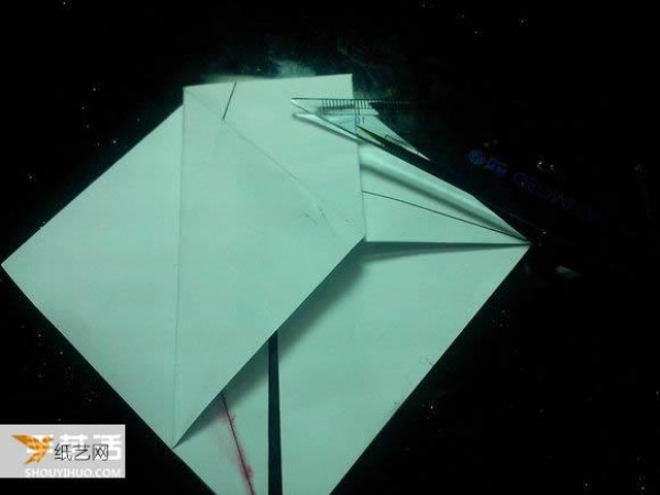 Illustration of a very beautiful hand-folded box with paper crane packaging