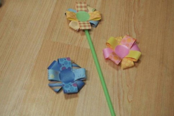 Three-minute paper flower making tutorial