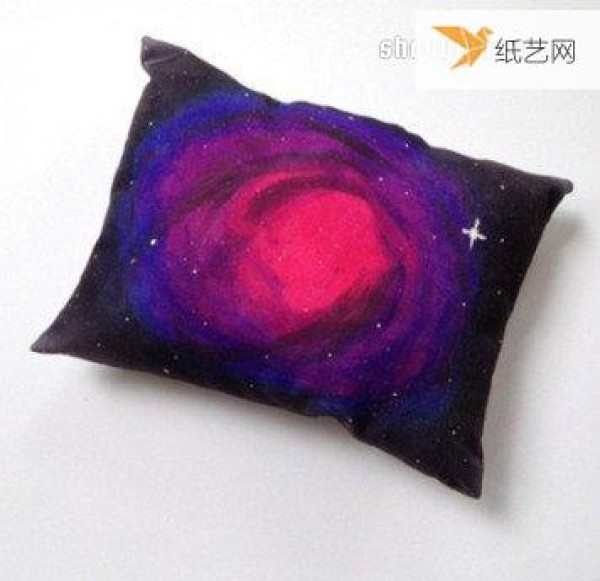 Use simple printing and dyeing techniques to create personalized Galaxy Nebula pillows