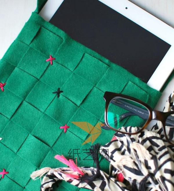 Tutorial on making a woven pattern tablet protective cover made of non-woven fabrics