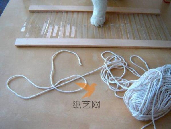 Hand-woven loom weaving heart-shaped decoration making tutorial