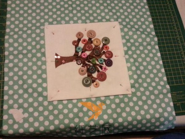 Tutorial on making beautiful button tree pattern pillowcases