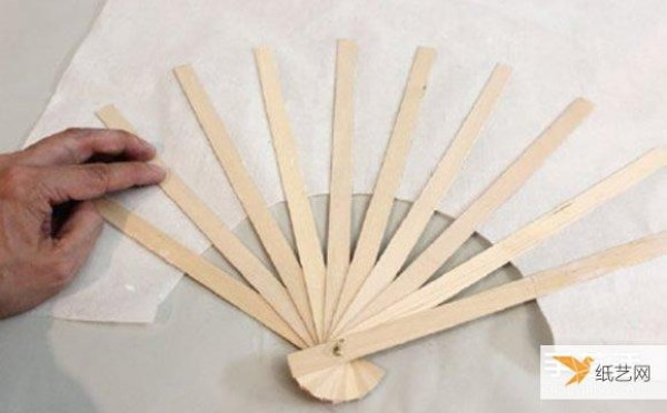 Illustrated tutorial on the hand-making method of traditional Chinese fans