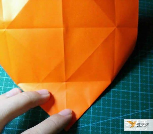 Detailed explanation of the manual method of folding a paper kingfisher tutorial.