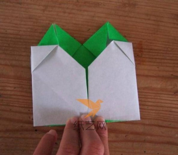 A step-by-step tutorial on how to make an origami four-leaf clover