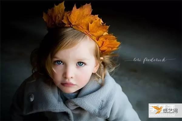 Pictures showing how to make a leaf crown by hand