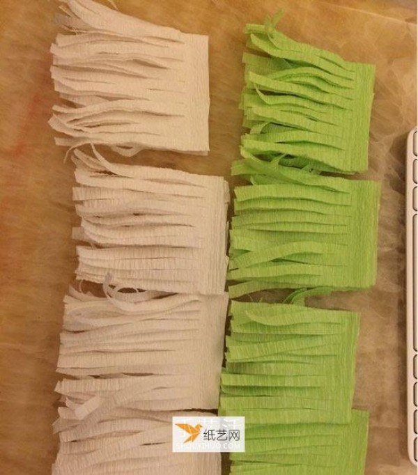 How to use crepe paper to make paper chrysanthemums for Double Ninth Festival