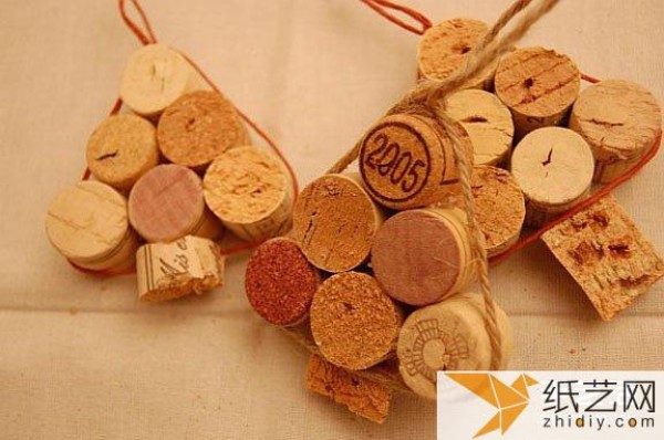 Turn waste into treasure with Christmas tree decorations made from cork