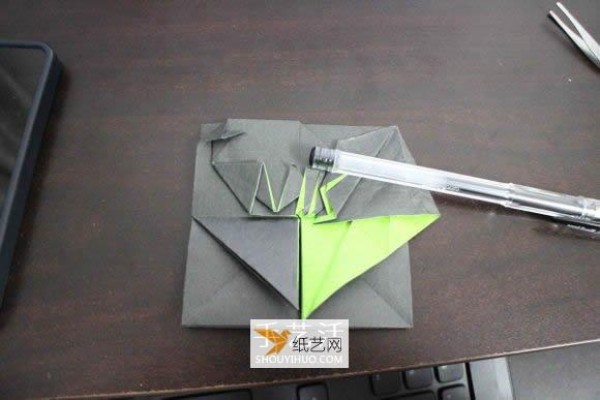 How to fold the Nike logo using origami