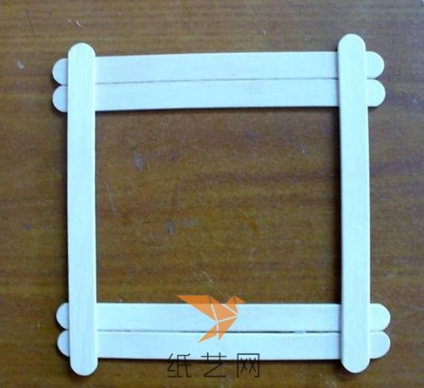 Tutorial on making cute photo frames from waste ice cream sticks