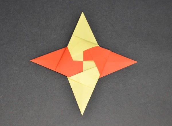 Origami video tutorial for simple origami darts