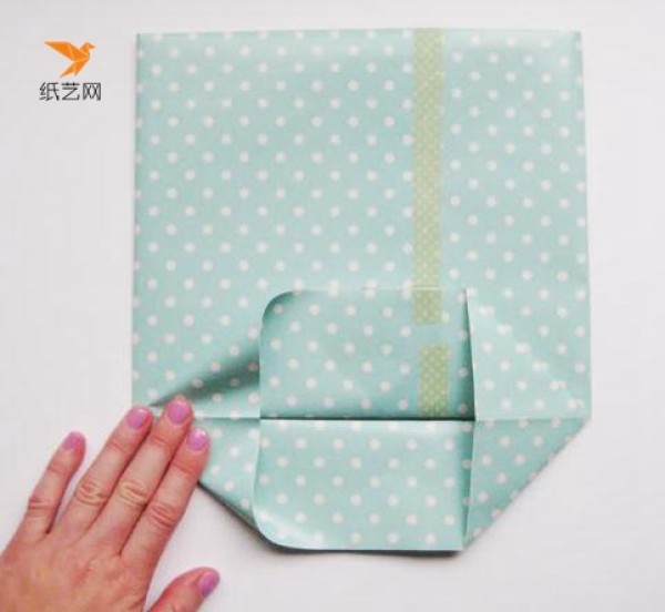 Simple and stylish handmade gift wrapping bag tutorial illustration