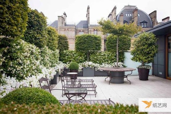 I also hope to have a balcony like this. An urban oasis privately owned by an interior designer.