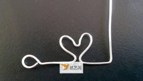 Use wire to create a heart-warming Valentines Day necklace