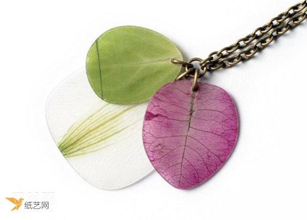 Pictures of super beautiful and personalized petal necklaces Handmade petal necklace works