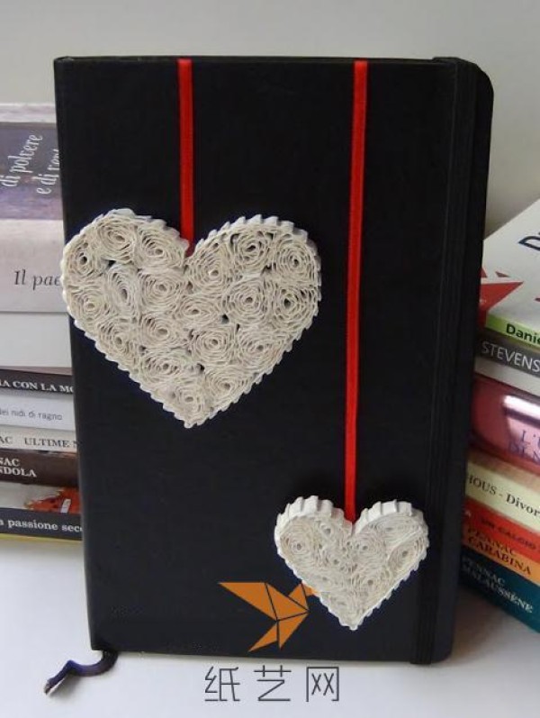 Tutorial on making Valentine’s Day gift with heart-shaped cover decoration