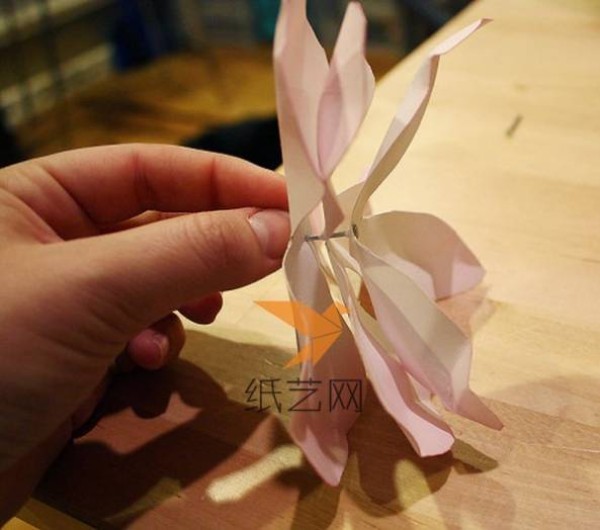 Tutorial on how to make exquisite handmade paper flowers for Mid-Autumn Festival