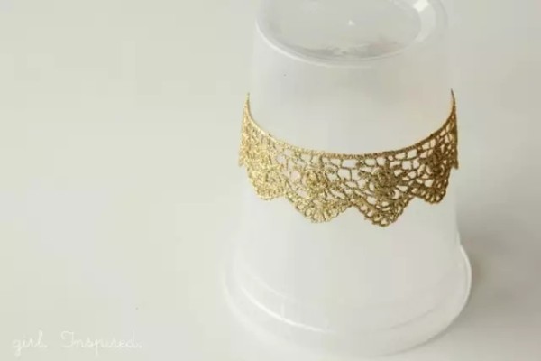 Roll up the lace and you can make it into a fairy tale crown! 