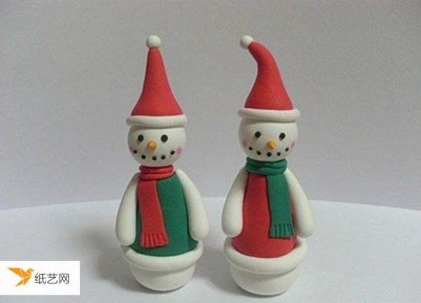 Illustration of how to hand-make a pair of cute snowman dolls using ultra-light clay