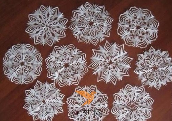 Christmas handmade paper-cut Christmas snowflake making tutorial