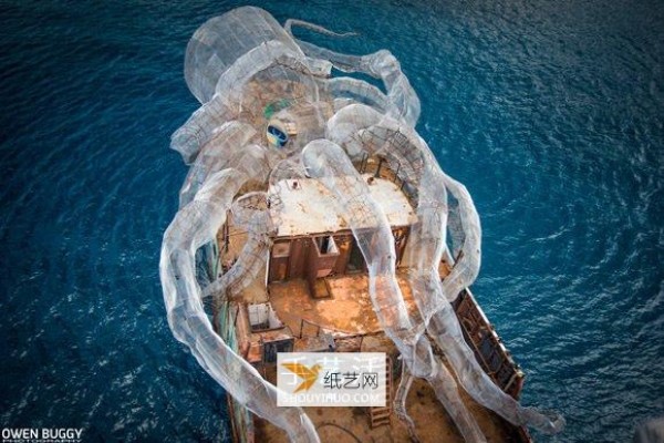 Artistic giant octopus entrenched on World War II battleship